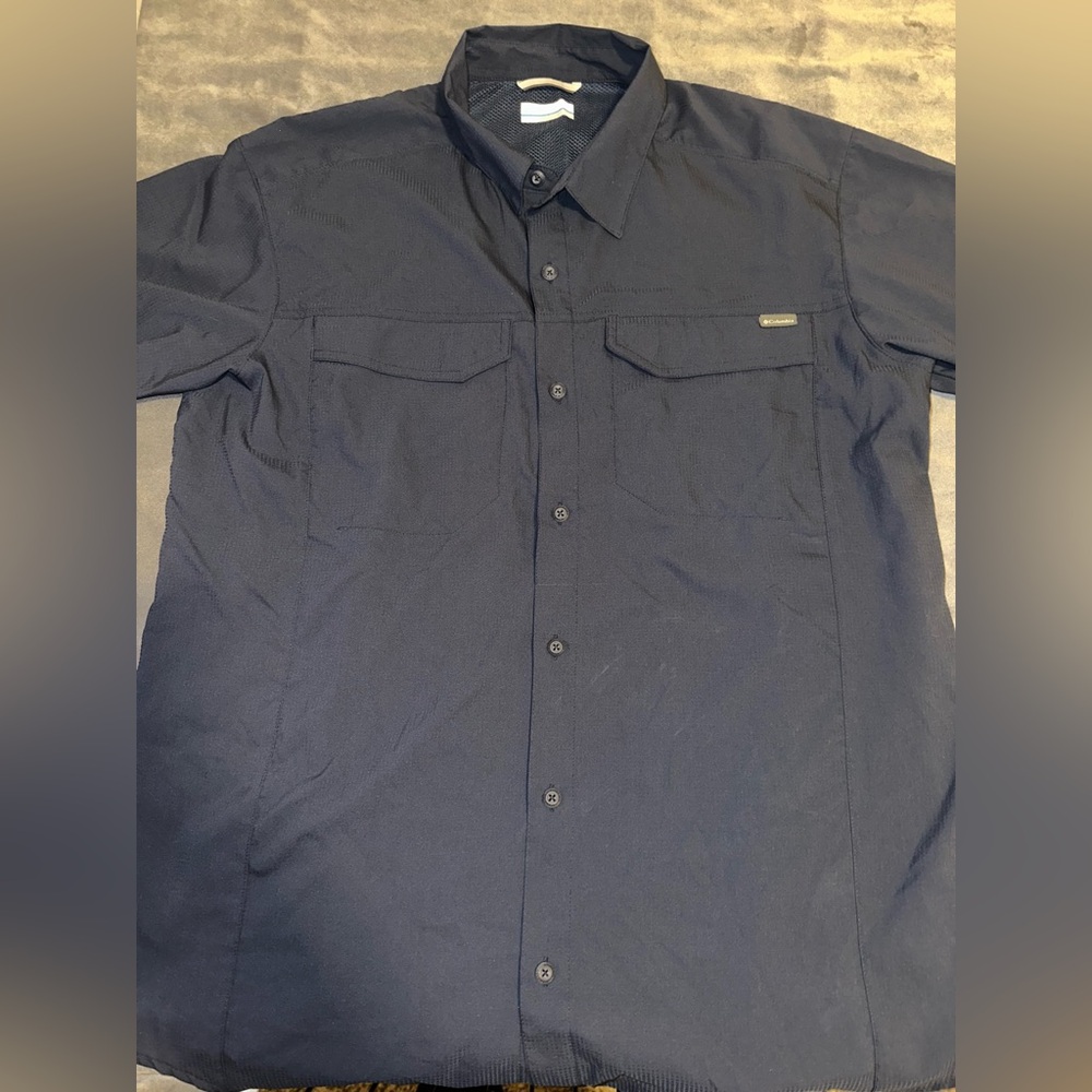 Columbia Omi-shade button up outdoors shirt
Size Large